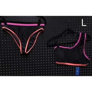 Stylish Two-Piece Swim Set - Grab It Before It's Gone!